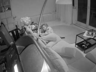 voyeurcam-julmodels-living-4