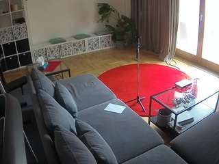 Dieses Model ist jetzt live. voyeurcam-julmodels-living-4