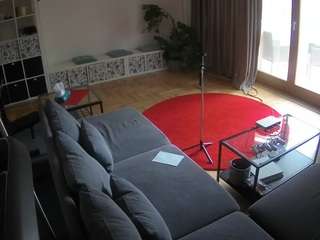 Acest model este live acum. voyeurcam-julmodels-living-4