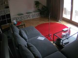 このモデルは現在ライブ中です。 voyeurcam-julmodels-living-4