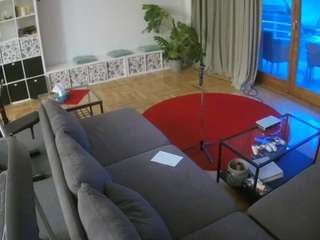 このモデルは現在ライブ中です。 voyeurcam-julmodels-living-4