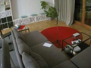 Dieses Model ist jetzt live. voyeurcam-julmodels-living-4