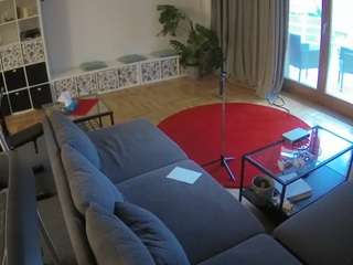 Ця модель зараз онлайн. voyeurcam-julmodels-living-4