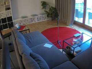 Dieses Model ist jetzt live. voyeurcam-julmodels-living-4