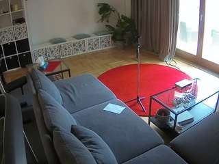 该模特正在直播。 voyeurcam-julmodels-living-4