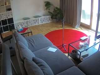 Dit model is nu live. voyeurcam-julmodels-living-4