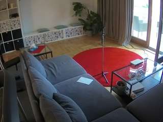 该模特正在直播。 voyeurcam-julmodels-living-4