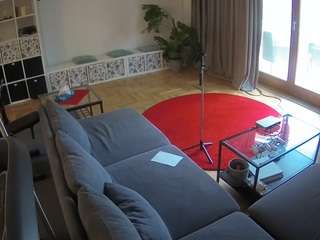 Acest model este live acum. voyeurcam-julmodels-living-4