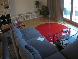 Acest model este live acum. voyeurcam-julmodels-living-4