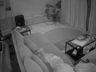 voyeurcam-julmodels-living-4