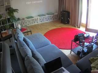 voyeurcam-julmodels-living-4