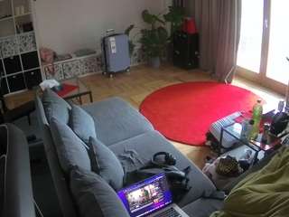 voyeurcam-julmodels-living-4