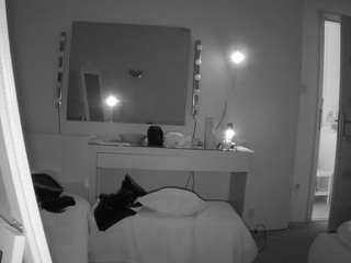 voyeurcam-julmodels-living-6 webcam