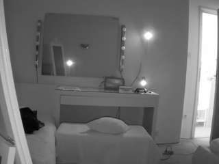 이 모델은 현재 라이브 중입니다. voyeurcam-julmodels-living-6