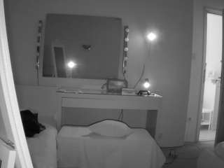 यह मॉडल अभी लाइव है. voyeurcam-julmodels-living-6