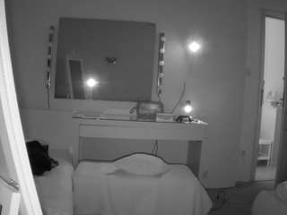 Ten model jest teraz na żywo. voyeurcam-julmodels-living-6