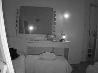 Mẫu này đang trực tiếp. voyeurcam-julmodels-living-6