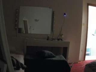 Model ini sedang live sekarang. voyeurcam-julmodels-living-6
