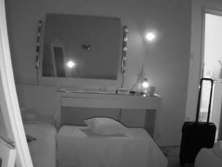 voyeurcam-julmodels-living-6