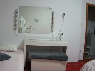 voyeurcam-julmodels-living-6
