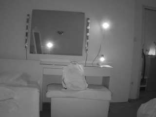 voyeurcam-julmodels-living-6