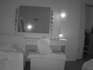 voyeurcam-julmodels-living-6