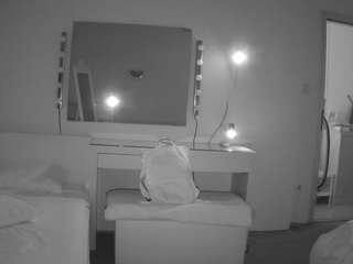 voyeurcam-julmodels-living-6 webcam