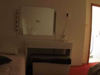 voyeurcam-julmodels-living-6 webcam