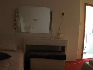 voyeurcam-julmodels-living-6