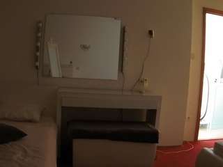voyeurcam-julmodels-living-6