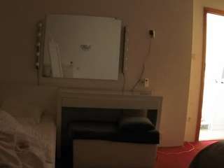 voyeurcam-julmodels-living-6