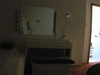 voyeurcam-julmodels-living-6