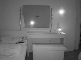voyeurcam-julmodels-living-6