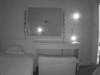 voyeurcam-julmodels-living-6
