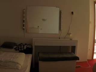 voyeurcam-julmodels-living-6