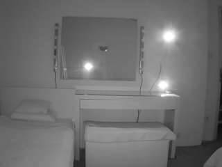voyeurcam-julmodels-living-6
