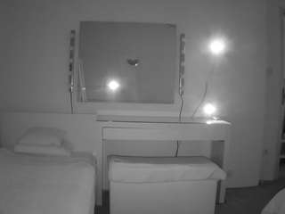 voyeurcam-julmodels-living-6