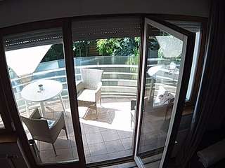 voyeurcam-julmodels-living-7