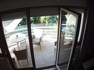 voyeurcam-julmodels-living-7
