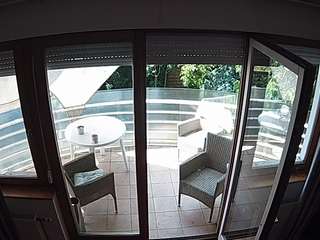 voyeurcam-julmodels-living-7