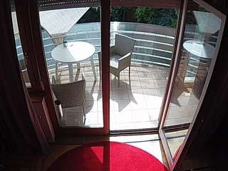 voyeurcam-julmodels-living-7