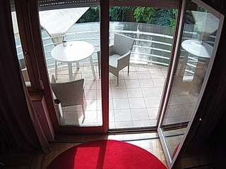 voyeurcam-julmodels-living-7