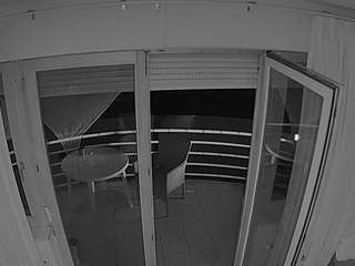 voyeurcam-julmodels-living-7