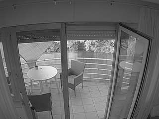 voyeurcam-julmodels-living-7