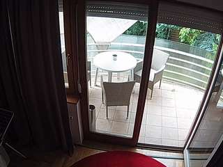 voyeurcam-julmodels-living-7