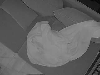 voyeurcam-julmodels-living-7