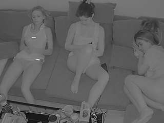 voyeurcam-julmodels-living-7