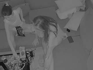 voyeurcam-julmodels-living-7