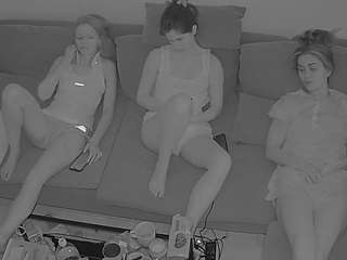 voyeurcam-julmodels-living-7