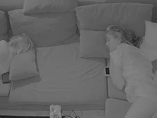 voyeurcam-julmodels-living-7
